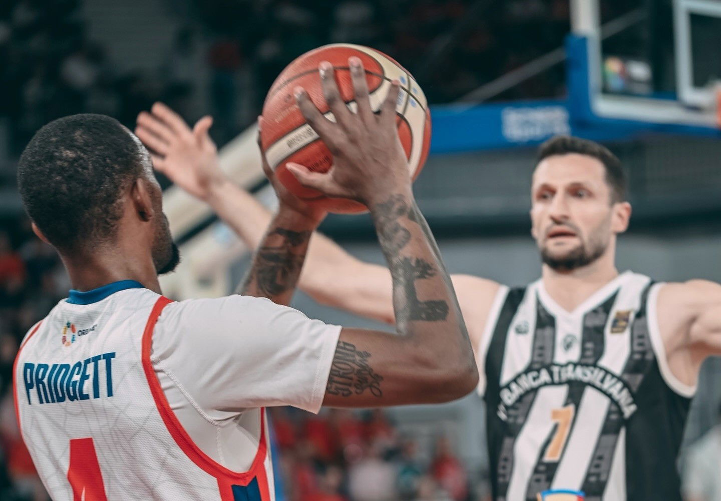 A Vörös Oroszlánok a BL-főtábla felé menetelnének