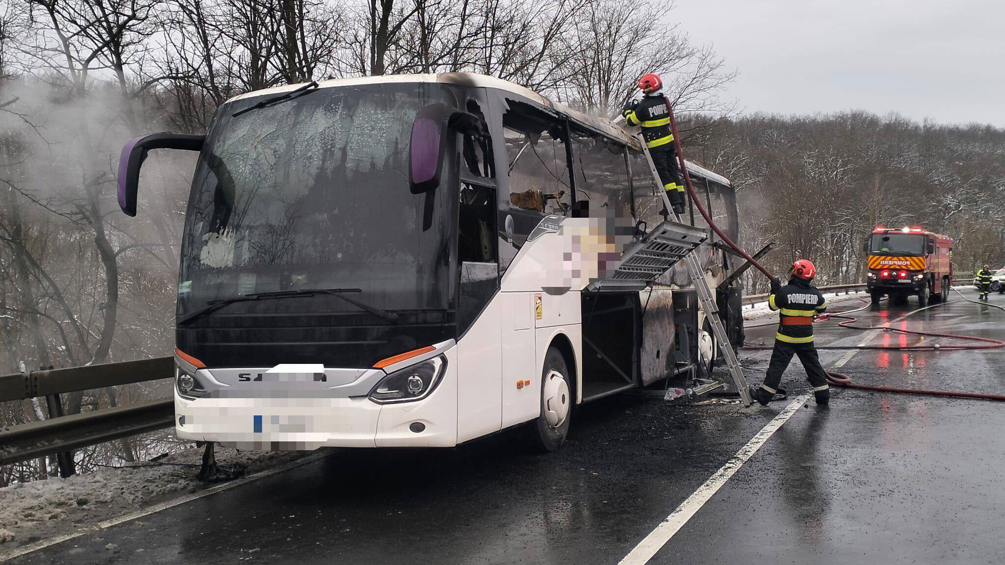 Kigyulladt egy távolsági busz 47 utassal a fedélzetén