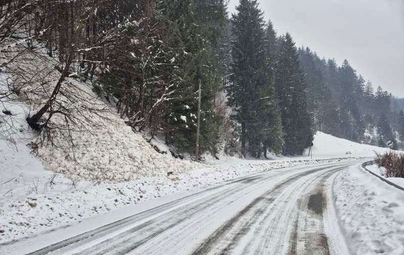 Lavina zúdult le Beszterce-Naszód megyében, további veszélyre figyelmeztetnek