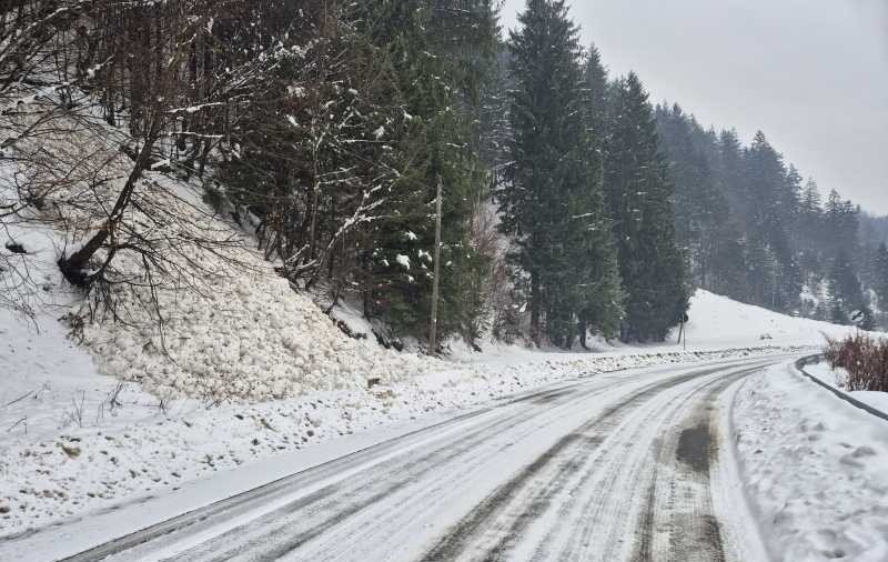 Lavina zúdult le Beszterce-Naszód megyében, további veszélyre figyelmeztetnek
