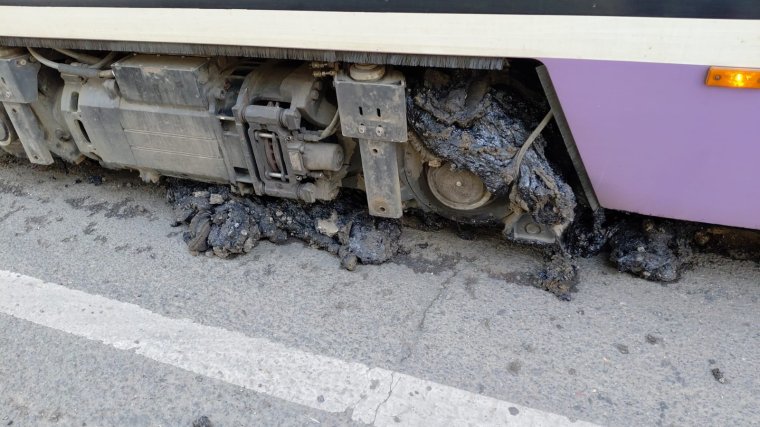 Harmadfokú hőségriadó: megolvadt a sínek tömítőanyaga, fennakadások Temesvár villamosközlekedésében