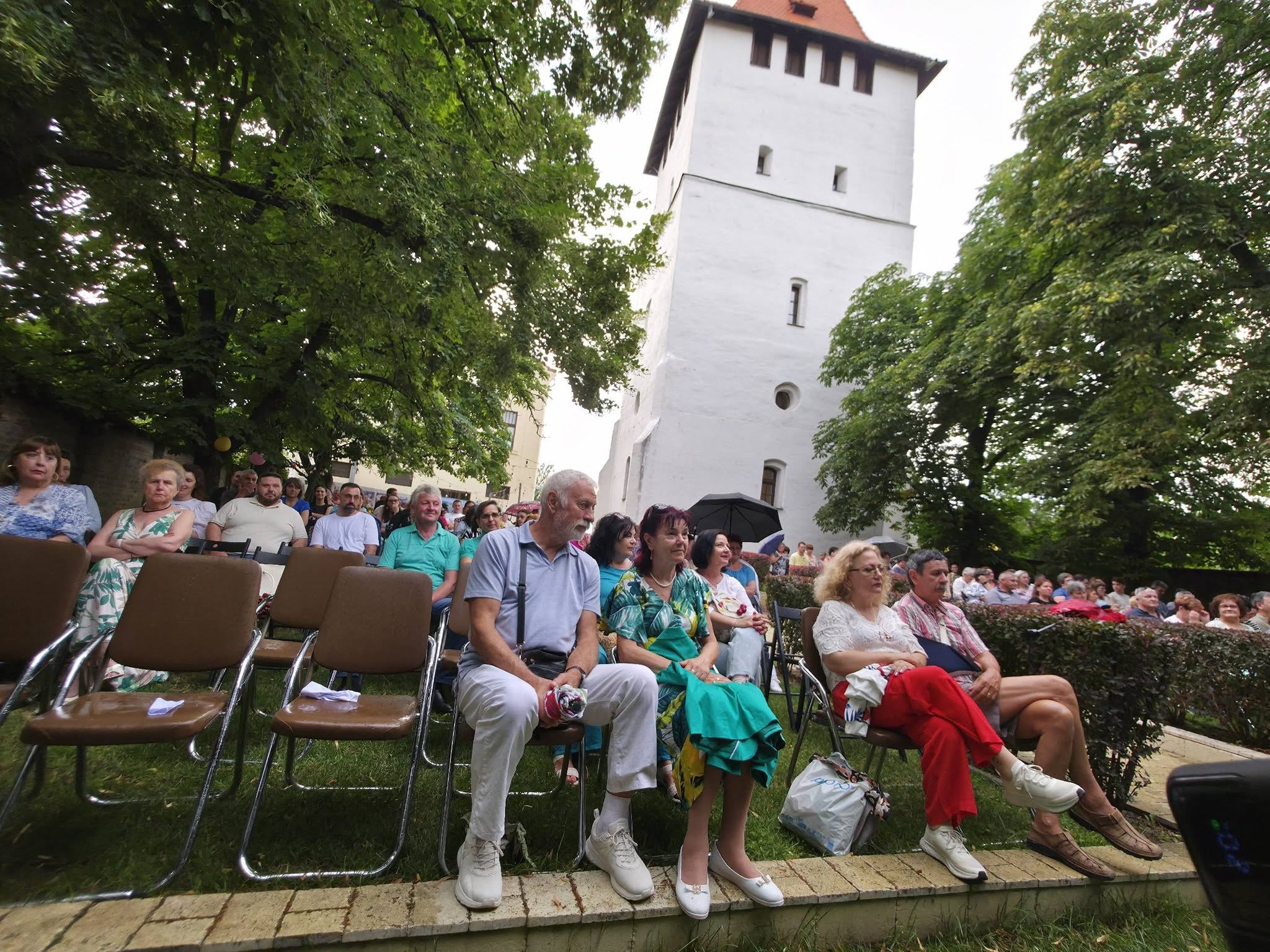 Kultúra, közösség és hagyomány a Csonkatorony tövében