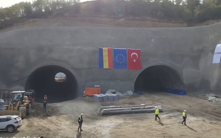 Újabb mérföldkő az A1-es autópálya építésénél: áttörték az alagút második járatát is | VIDEÓ