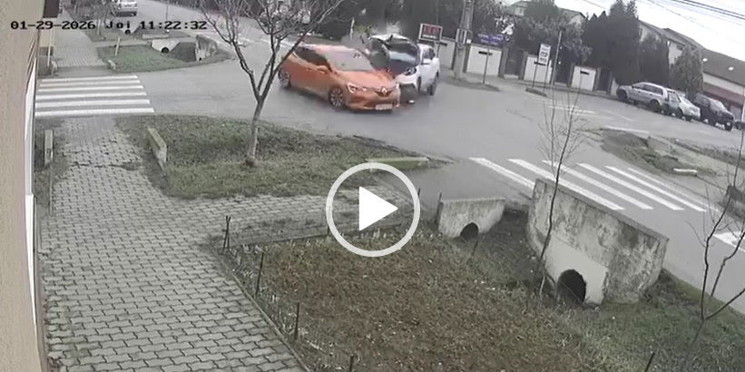 Térfigyelő kamera rögzítette, amint összeütközött két autó Temes megyében