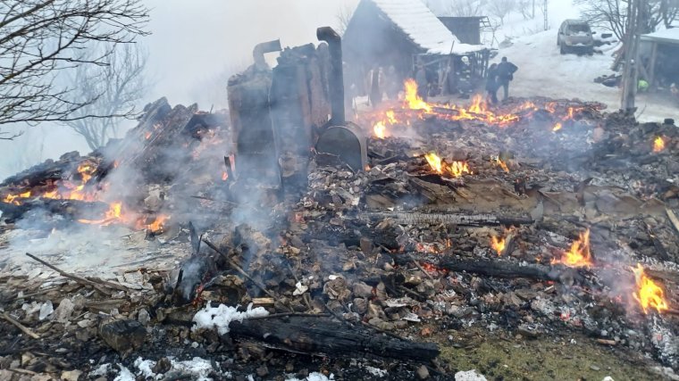 Tűzvészben vesztette el otthonát egy Bihar megyei család