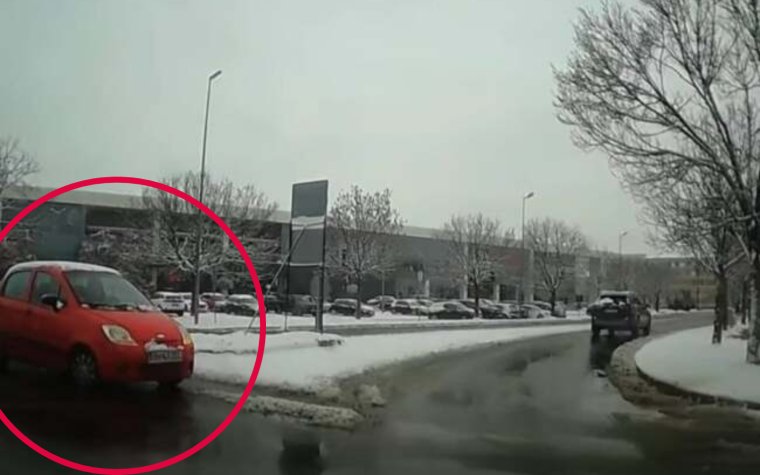 Szembeforgalom a körforgalomban – újabb veszélyes incidens Nagyváradon | VIDEÓ