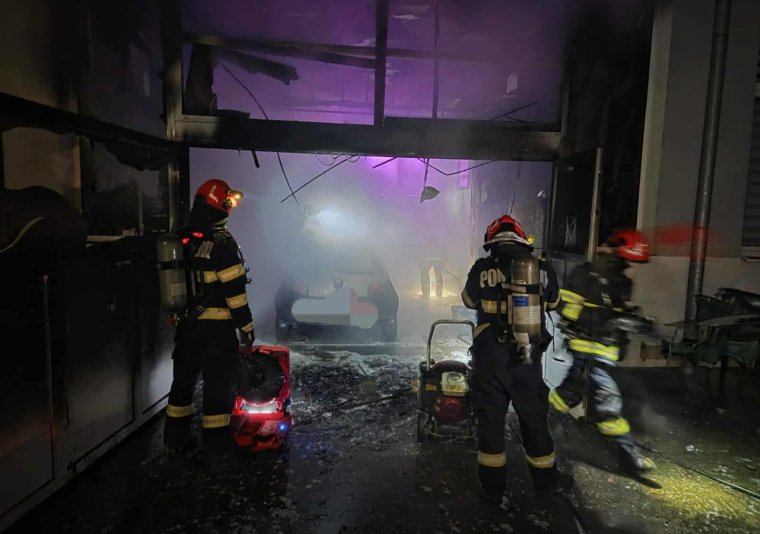 Kigyulladt a váradi egyetem egyik épülete