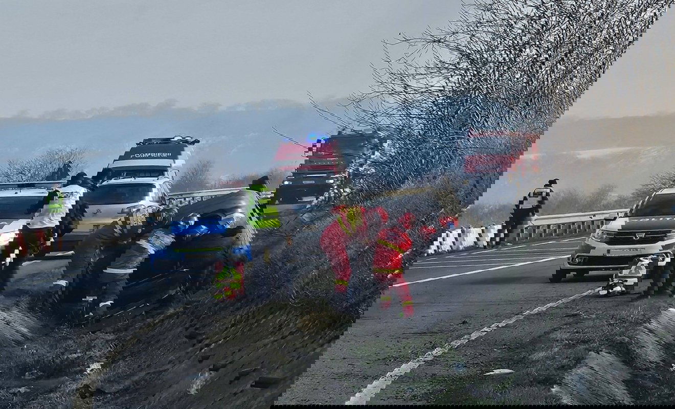 Felborult egy személyautó Kágyánál