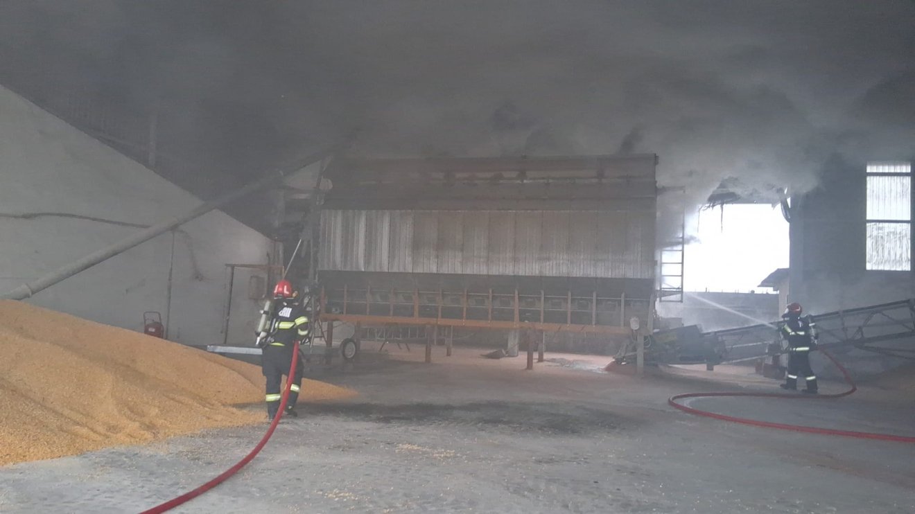 Sűrű éjszaka a Bihar megyei tűzoltóknál: négy tűzeset 13 óra alatt