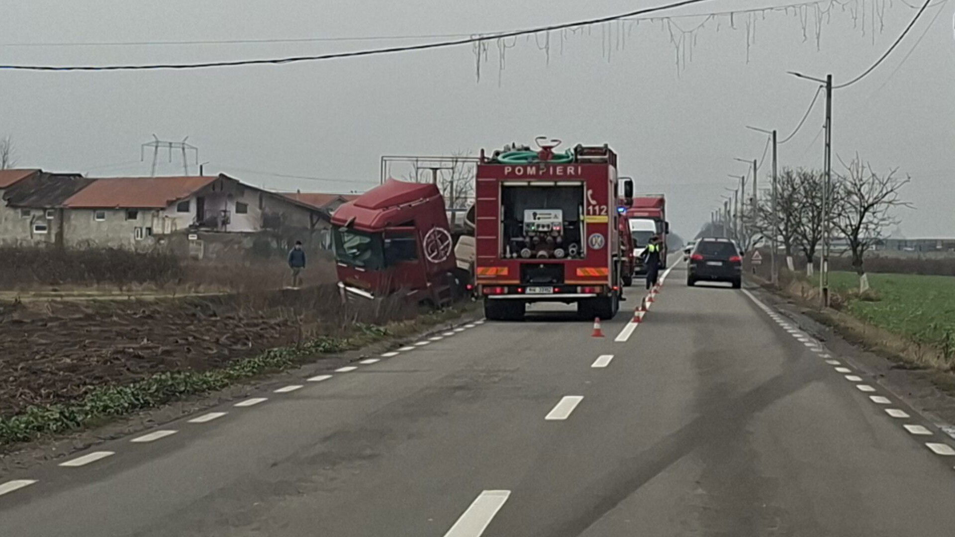Árokba hajtott egy teherautó Bisztraterebesnél