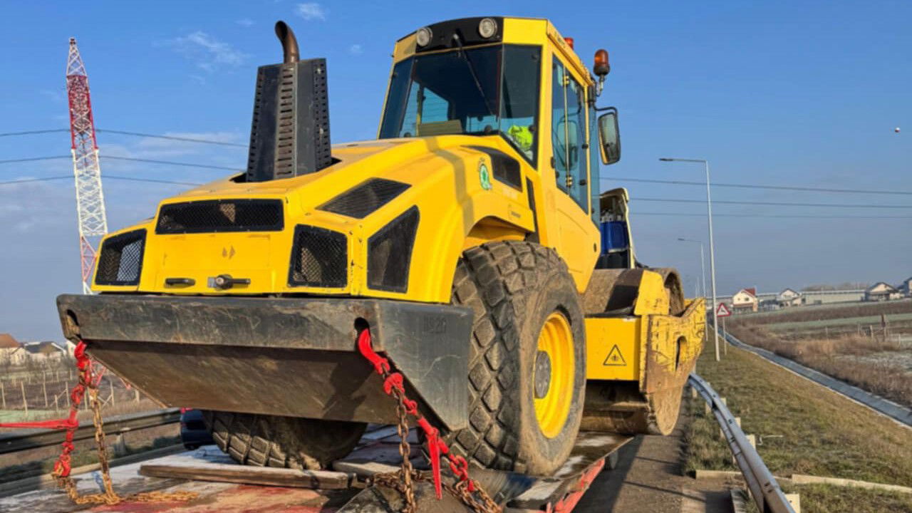 Billegő úthengerrel a platón, ittasan vezetett egy férfi – jogosítvány nélkül maradt