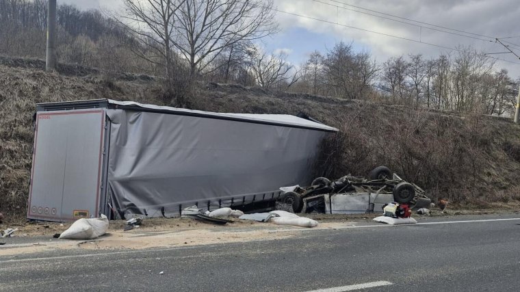 Három személy halt meg egy autóbalesetben Krassó-Szörény megyében
