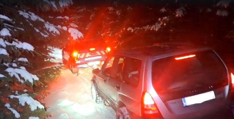 Éjszakai mentőakció a Nagy-Biharnál: egy család rekedt a hóban