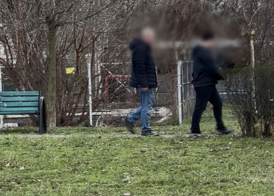 „Követett és bántalmazással fenyegetett” – egy fiatal férfitől tartanak a Szováta utca környékén