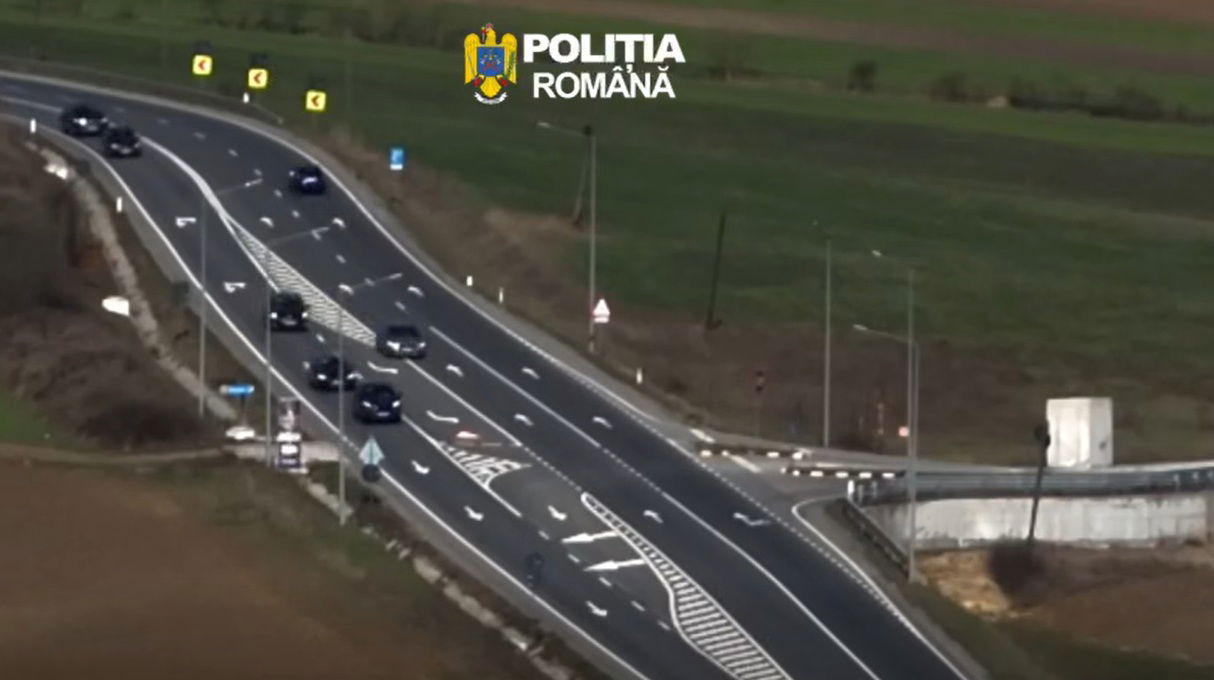 VIDEÓ | Három járművet előzött szabálytalanul egy váradi férfi – drónfelvétel buktatta le