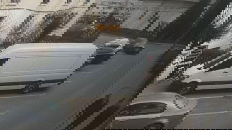 Négy sérült, miután egy autó a járdán haladó emberek közé hajtott Suceava megyében | VIDEÓ