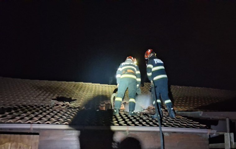 Nagyváradon egy boltnál keletkezett tűz, Hegyközpályiban pedig egy tető gyulladt ki