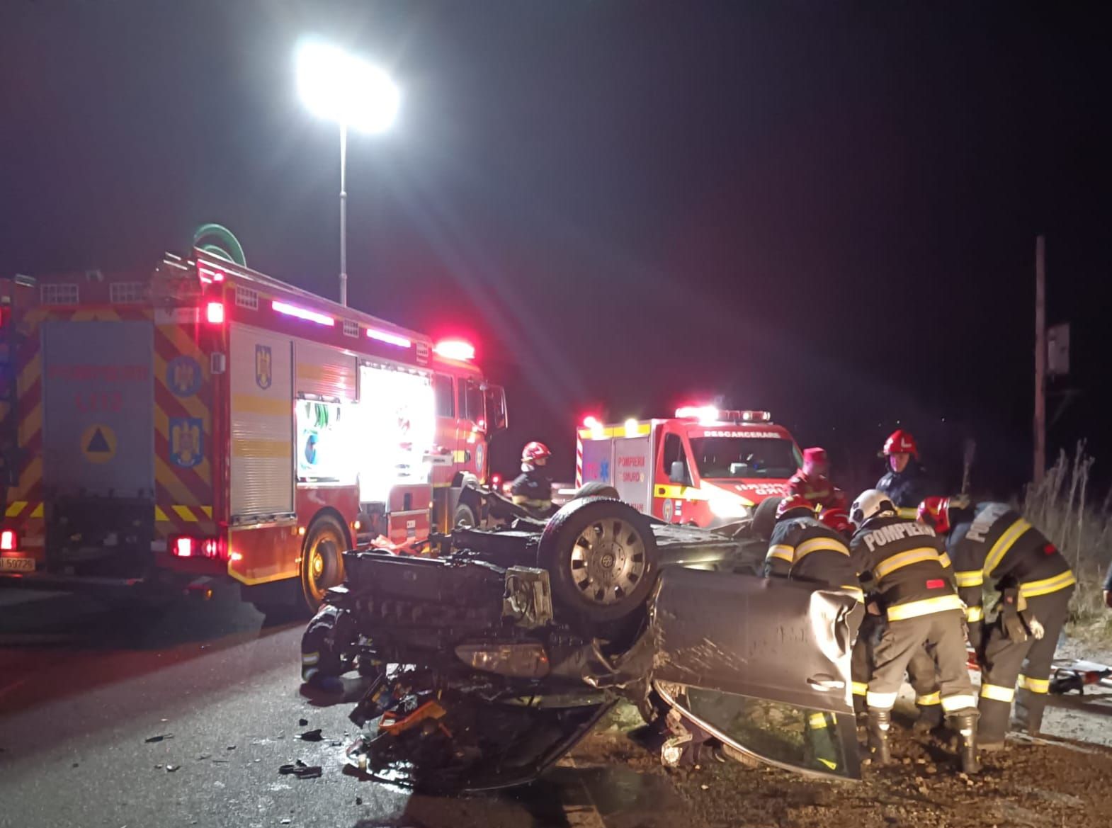 Súlyos közúti baleset történt Örvénd közelében, ketten beszorultak a roncsok közé