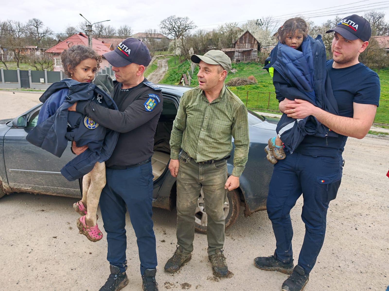 FRISSÍTVE | Megtalálták a két eltűnt dicsőszentmártoni kislányt