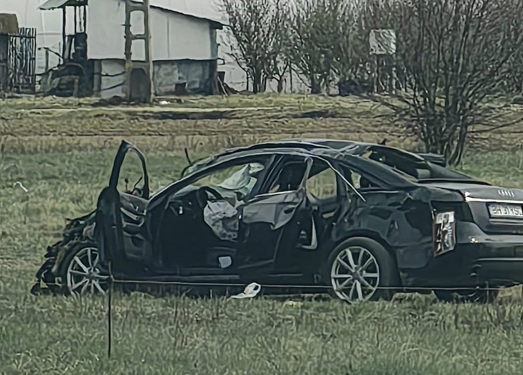 Többször felborult egy autó Tőtösnél, két személy megsérült