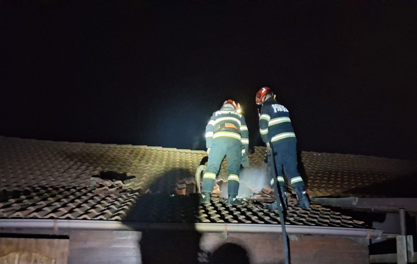 Nagyváradon egy boltnál keletkezett tűz, Hegyközpályiban pedig egy tető gyulladt ki