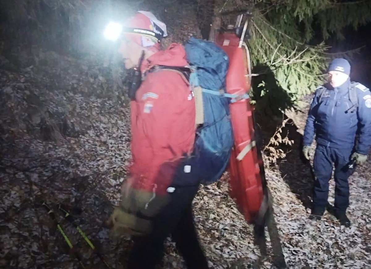 Hegyimentők indultak a súlyos állapotban lévő ukrán fiatalemberért a Máramarosi-havasokban