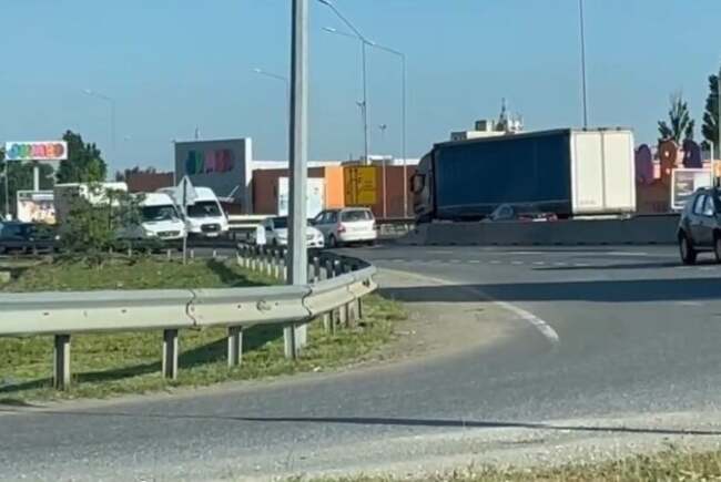 Forgalommal szemben hajtott egy sofőr a váradi körgyűrűn│VIDEÓ