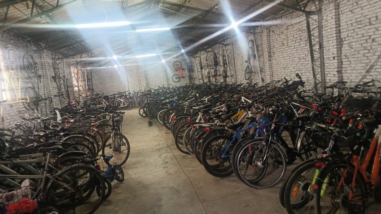 Közel 600 elektromos rollert és kerékpárt foglaltak le a váradi ellenőrök – hamarosan online árverésre kerülnek