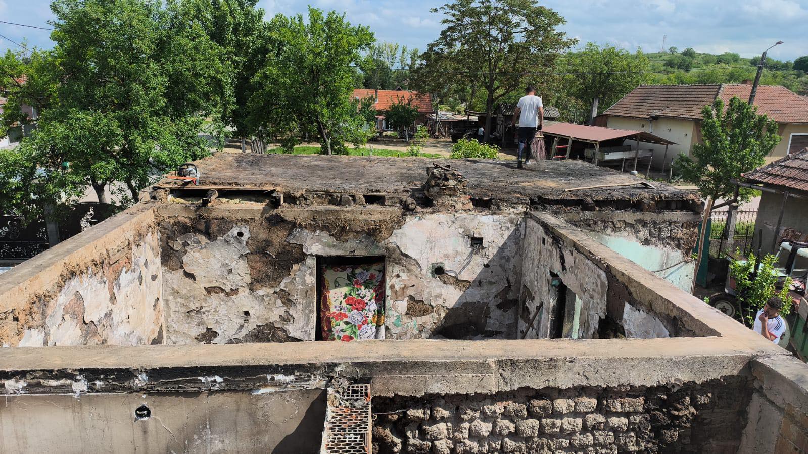 A tűz martaléka lett egy ház Szentjobbon, összefogásra szólítanak a helyiek