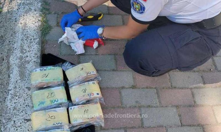 A jármű minden zugát kihasználta: 343 ezer eurót rejtett el egy ukrán férfi, Romániában elfogták