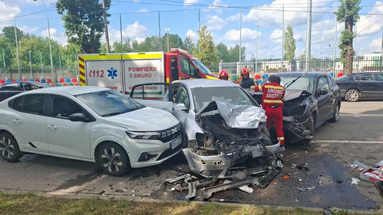Súlyos baleset történt a Kolozsvári úton, egy személy a roncsok közé szorult