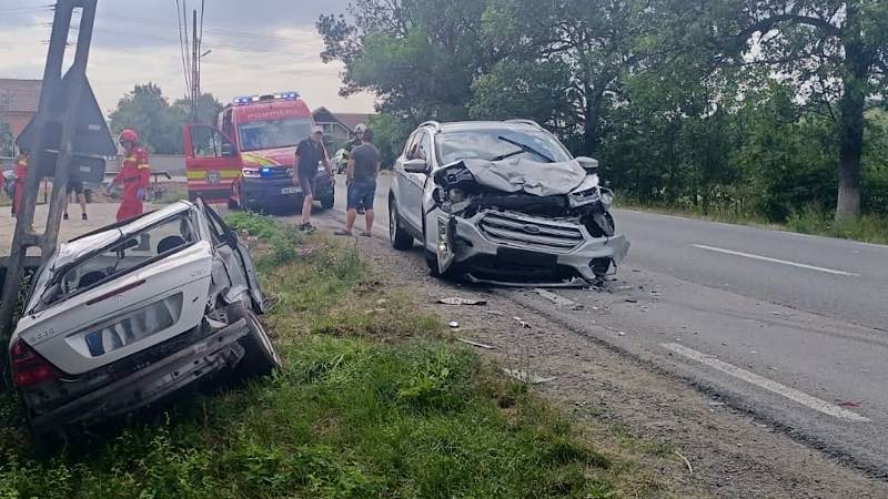 Két személyautó és egy kamion ütközött Köröstopán, nehézkes a közlekedés