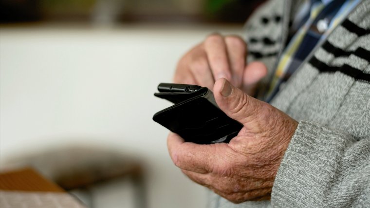 Romániai nőt fogtak el unokázós csalás miatt Magyarországon – szatyorszámra vitte az értékeket