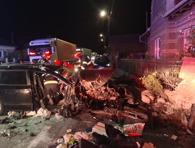 FRISSÍTVE | Részleteket közölt a rendőrség a tinódi balesetről