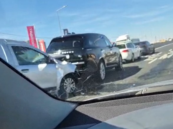 Balesetek nehezítik a közlekedést Nagyváradon a tanévkezdés napján | VIDEÓ