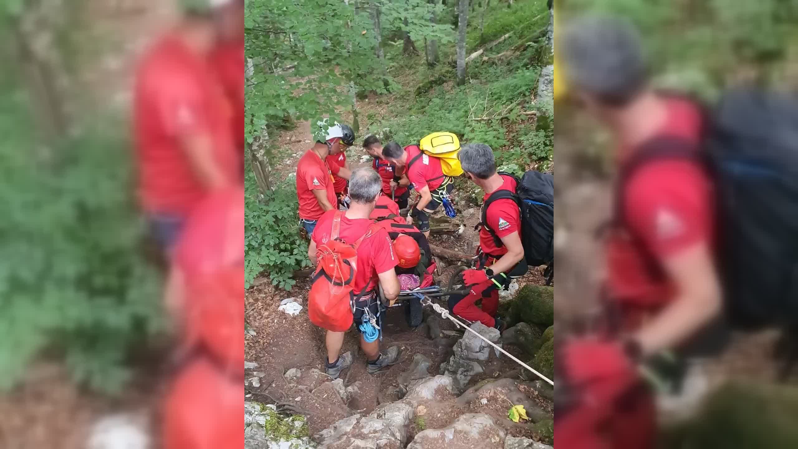 Megsérült egy turista a Rozsda-szakadéknál, hegyimentők indultak a segítségére