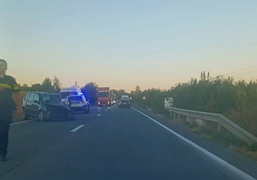 Két jármű ütközött Diószeg közelében, mindkét sofőrt kórházba vitték