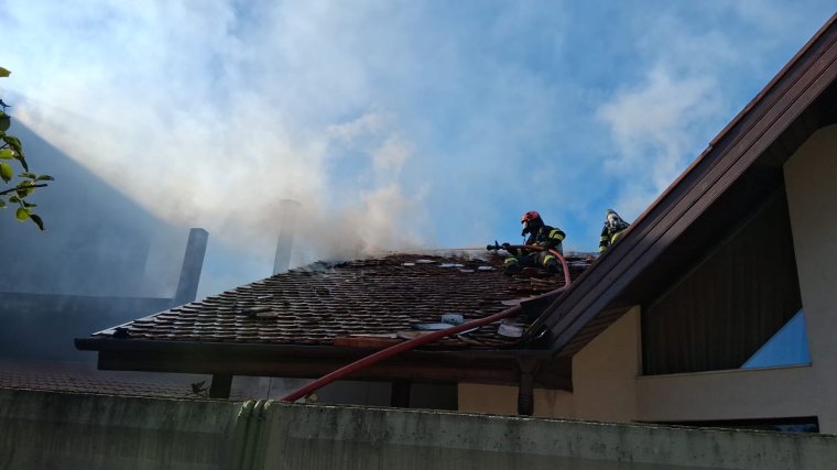 FRISSÍTVE | Eloltották a két nagyváradi házat is érintő tüzet