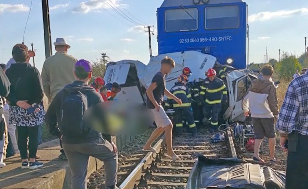 Helyet cseréltek a volánnál, majd bekövetkezett a tragédia: négyen haltak meg a súlyos balesetben