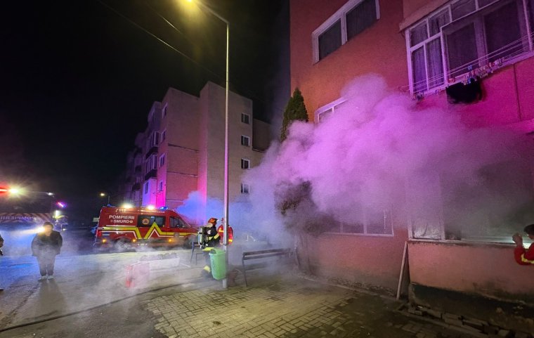 Négy tűzesethez riasztották a tűzoltókat hétvégén, egy élesdi tömbház lakóit is ki kellett menekíteni