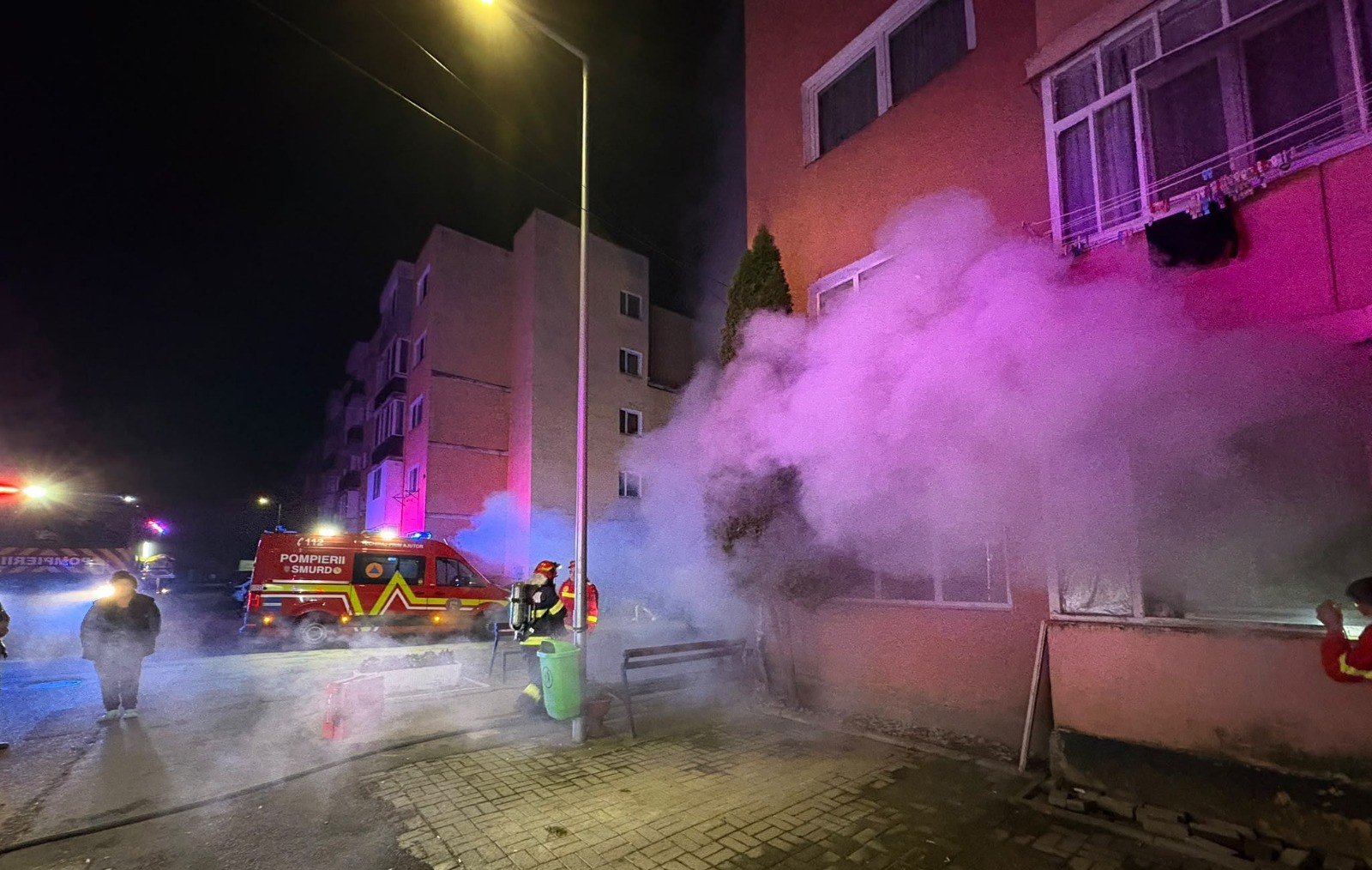 Négy tűzesethez riasztották a tűzoltókat hétvégén, egy élesdi tömbház lakóit is ki kellett menekíteni