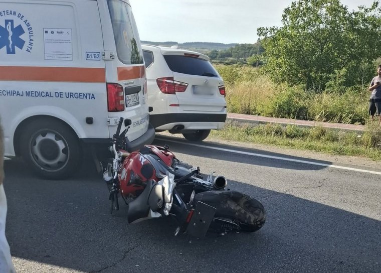 Motorkerékpár és teherautó ütközött Alsólugason