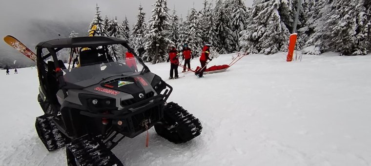 Megszaporodtak a síbalesetek, óvatosságra intenek a Bihar megyei hegyimentők