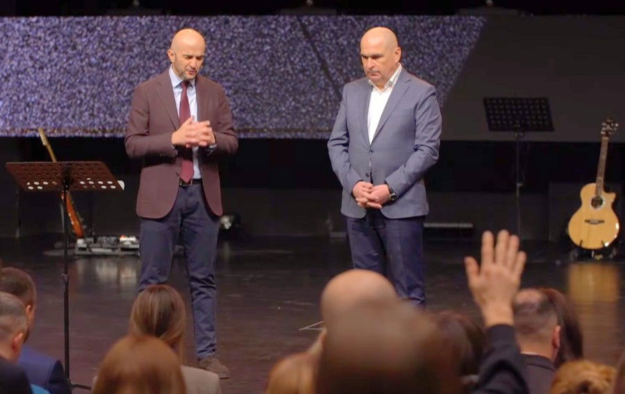 Bolojanért imádkoztak a váradi baptisták | VIDEÓ