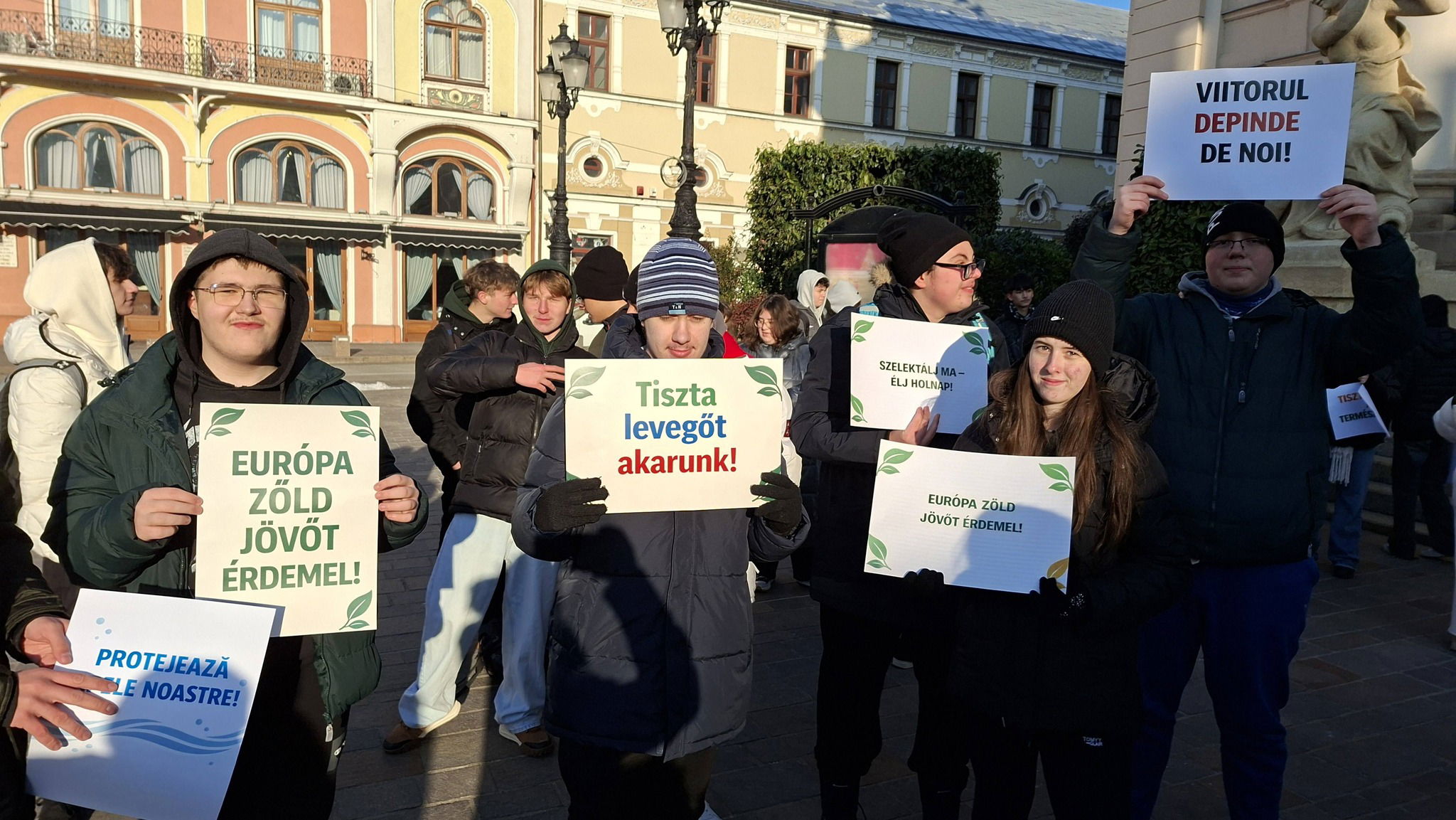 Együtt álltak ki nagyváradi magyar diákok a környezetünk védelméért | VIDEÓ