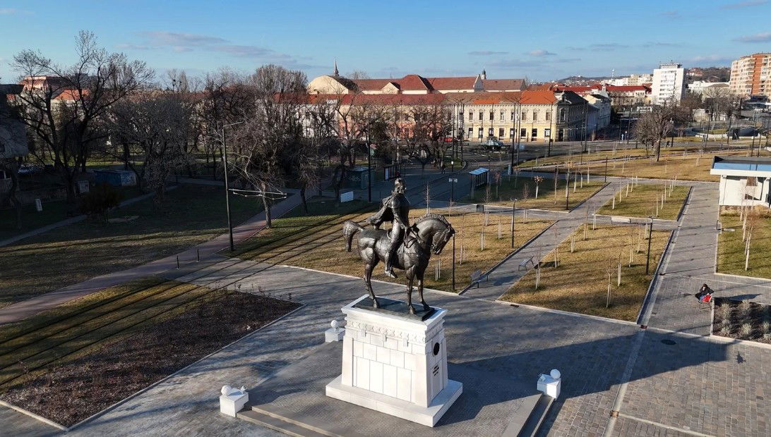 Hatályba lépett: hivatalosan is Mihai Viteazul nevét viseli Nagyvárad egyik tere