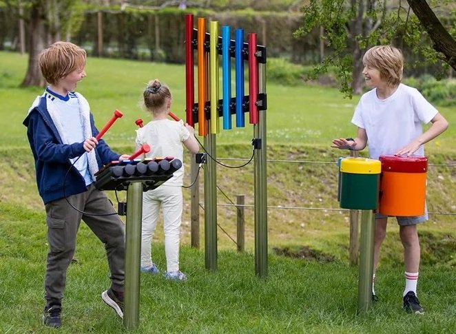 Kültéri hangszereket szerez be a váradi önkormányzat egy gyermekeknek szóló projekt keretében