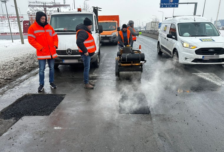 A hét végére betömik a kátyúkat a nagyváradi körgyűrűn