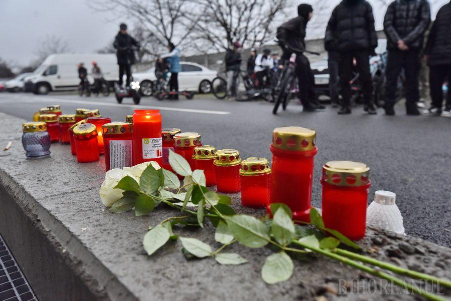 Gyertyagyújtással emlékeztek tragikusan korán elhunyt barátjukra a váradi fiatalok