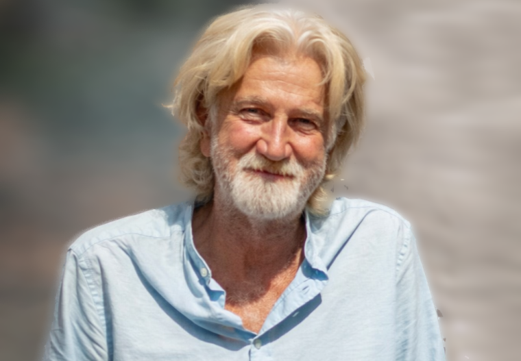 Szabó Tibor pedagógustól búcsúzik a nagyváradi Ady Endre Elméleti Líceum közössége